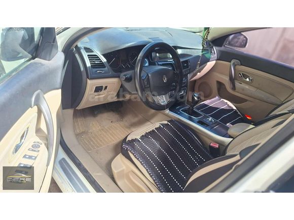 DERE MOTORS'DAN 2012 LATİTUDE 1.5 DCI PRIVILEGE SANRUFLU