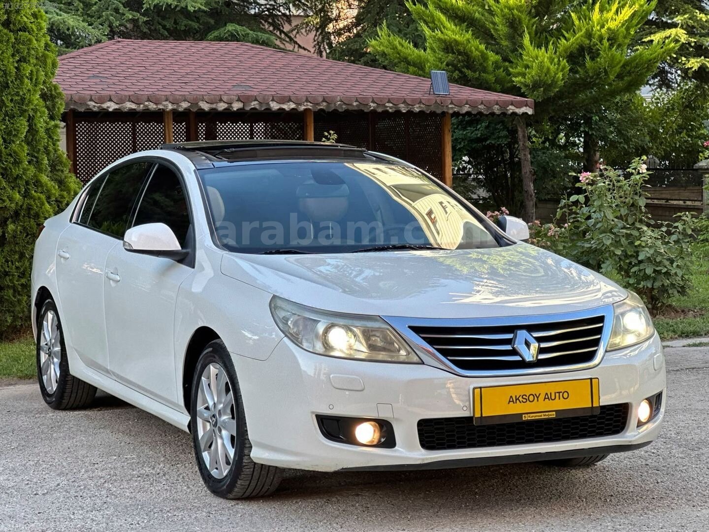 Galeriden Renault Latitude 1.5 dCi Executive 2011 Model Tokat 162.000 km Beyaz 2