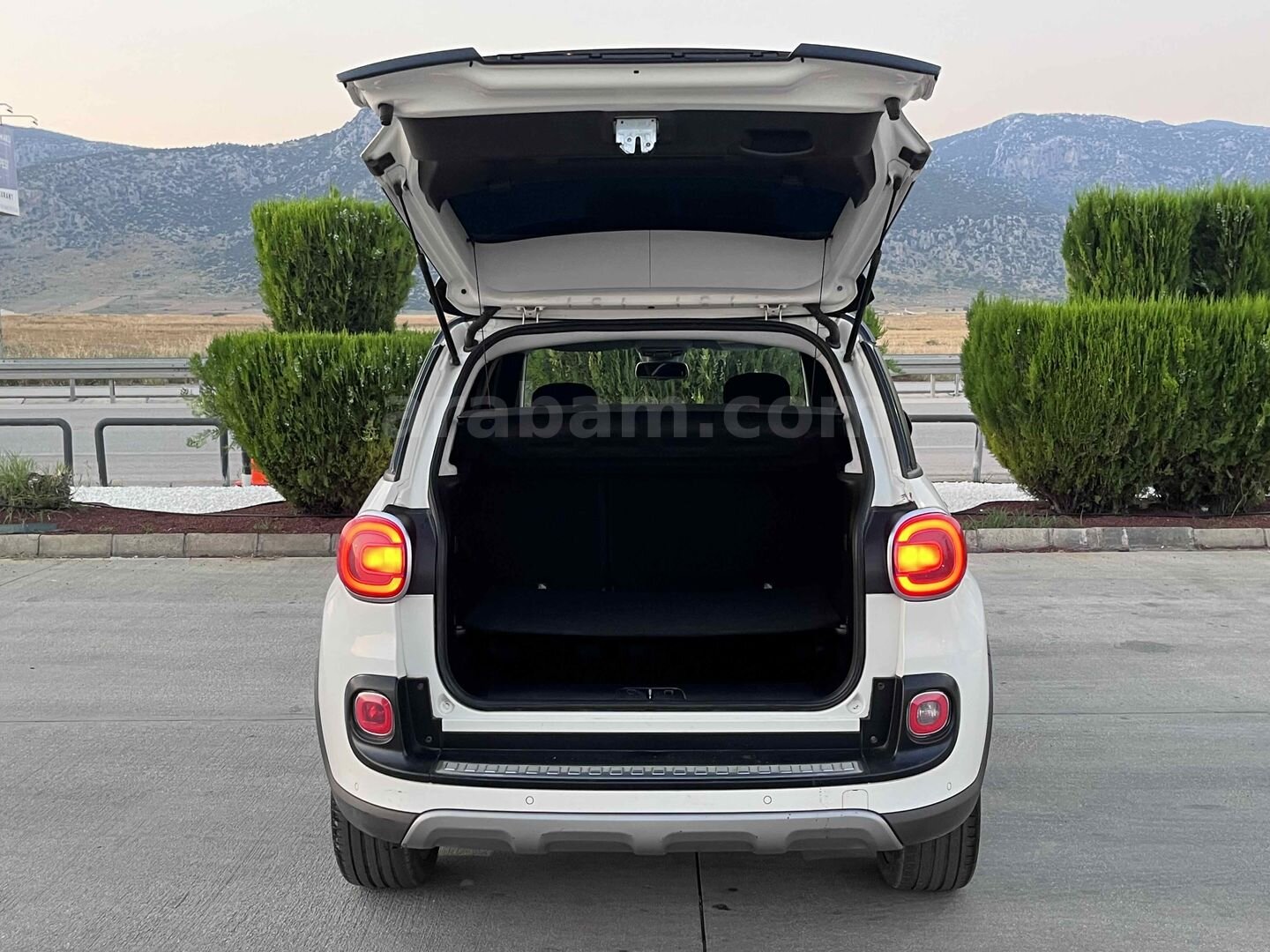 Galeriden Fiat 500 Ailesi 500L 1.3 Mjet RockStar 2014 Model Burdur 169.000 km Beyaz 7