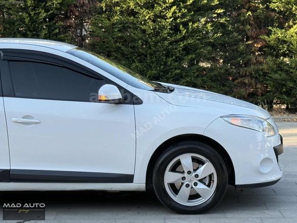 *MAD AUTO*2011 RENAULT MEGANE 1.5 DCİ DEĞİŞENSİZ TERTEMİZ