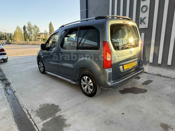 Galeriden Citroen Berlingo 1.6 HDi Combi Silverline 2011 Model Van