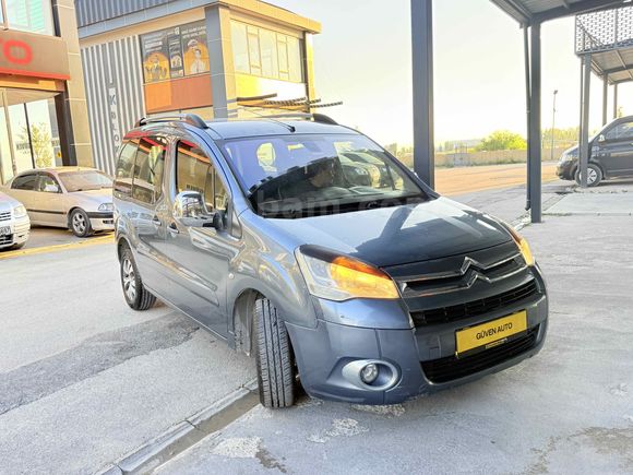 Galeriden Citroen Berlingo 1.6 HDi Combi Silverline 2011 Model Van