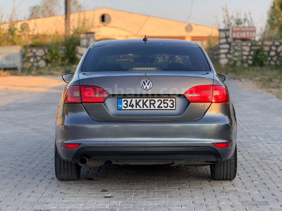 VOLKSWAGEN JETTA 1.2 TSI 2011