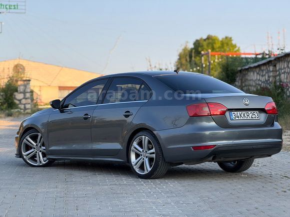 VOLKSWAGEN JETTA 1.2 TSI 2011