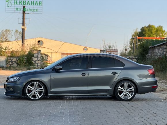 VOLKSWAGEN JETTA 1.2 TSI 2011