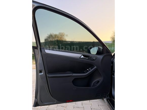 VOLKSWAGEN JETTA 1.2 TSI 2011