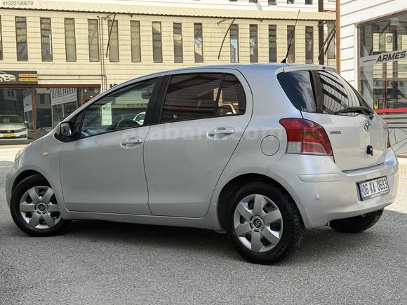 ARMES AUTO'DAN DÜŞÜK KM'DE ÇOK TEMİZ 1.33 YARİS...