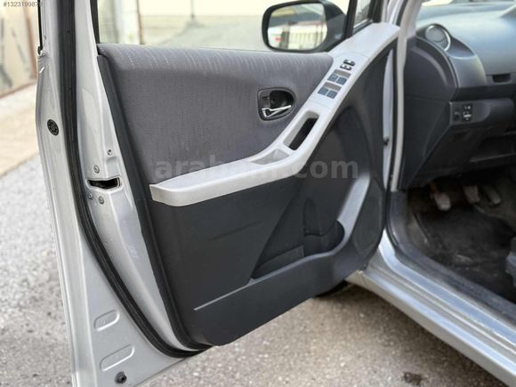 ARMES AUTO'DAN DÜŞÜK KM'DE ÇOK TEMİZ 1.33 YARİS...