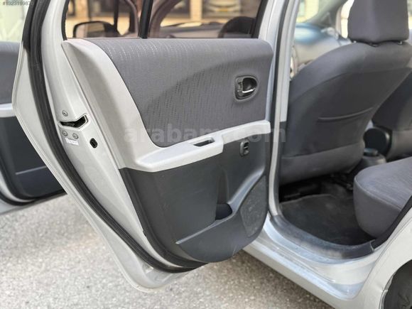 ARMES AUTO'DAN DÜŞÜK KM'DE ÇOK TEMİZ 1.33 YARİS...