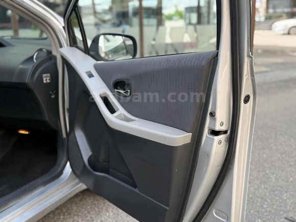 ARMES AUTO'DAN DÜŞÜK KM'DE ÇOK TEMİZ 1.33 YARİS...