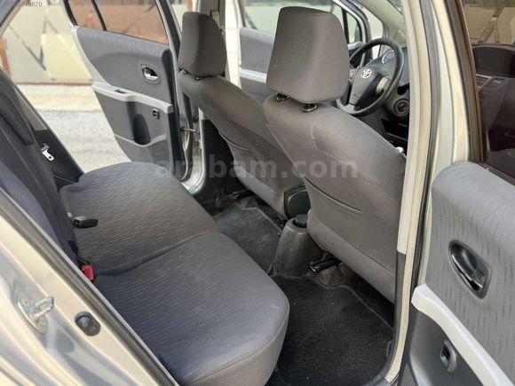 ARMES AUTO'DAN DÜŞÜK KM'DE ÇOK TEMİZ 1.33 YARİS...