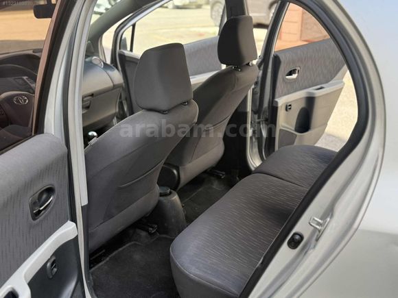 ARMES AUTO'DAN DÜŞÜK KM'DE ÇOK TEMİZ 1.33 YARİS...