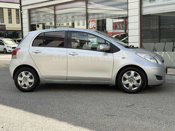 ARMES AUTO'DAN DÜŞÜK KM'DE ÇOK TEMİZ 1.33 YARİS...