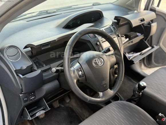 ARMES AUTO'DAN DÜŞÜK KM'DE ÇOK TEMİZ 1.33 YARİS...