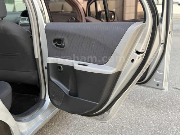 ARMES AUTO'DAN DÜŞÜK KM'DE ÇOK TEMİZ 1.33 YARİS...