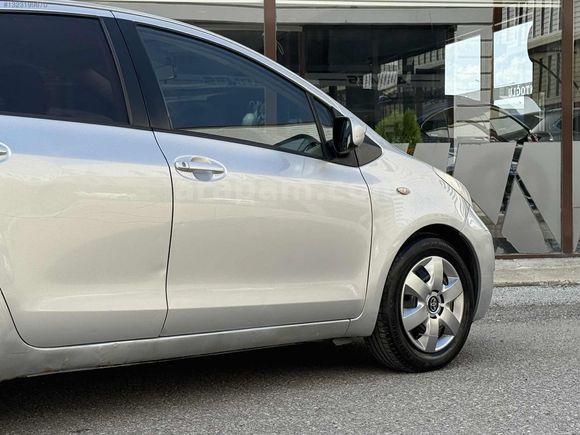 ARMES AUTO'DAN DÜŞÜK KM'DE ÇOK TEMİZ 1.33 YARİS...
