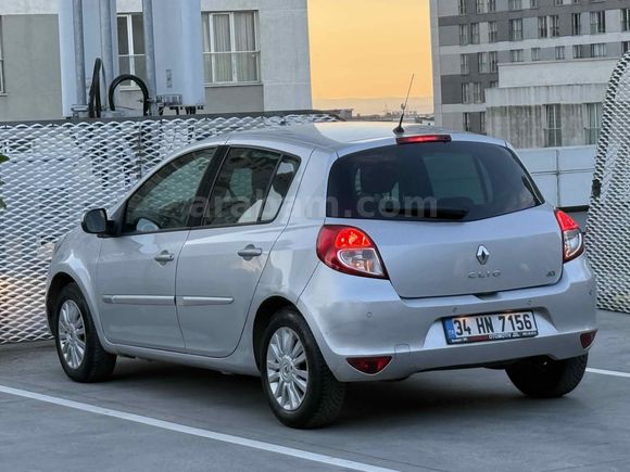 EMSALSİZ// 2012 DİZEL OTOMATİK RENAULT CLİO//1.5 DCI