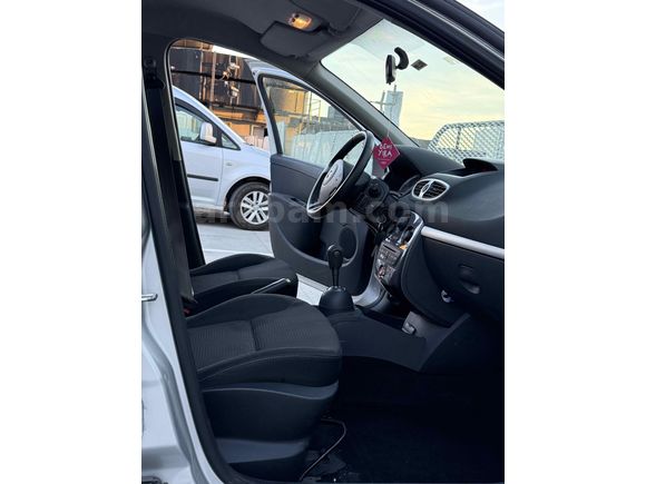 EMSALSİZ// 2012 DİZEL OTOMATİK RENAULT CLİO//1.5 DCI