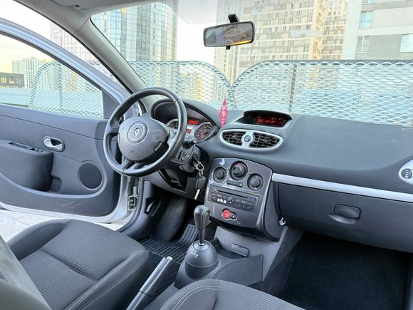 EMSALSİZ// 2012 DİZEL OTOMATİK RENAULT CLİO//1.5 DCI