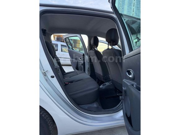 EMSALSİZ// 2012 DİZEL OTOMATİK RENAULT CLİO//1.5 DCI