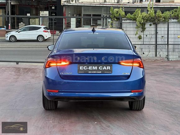 ECEMCAR'DAN OCTVİA 1.0 e-TEC PREMIUM OTM VİTES GECE MAVİSİ