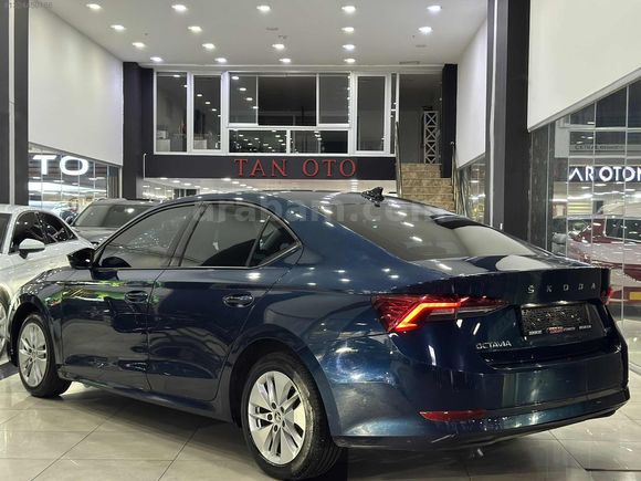 DEĞİŞENSİZ 2022 SKODA OCTAVİA E-TEC ELİTE CAR PLAY*LANSMAN RENK*