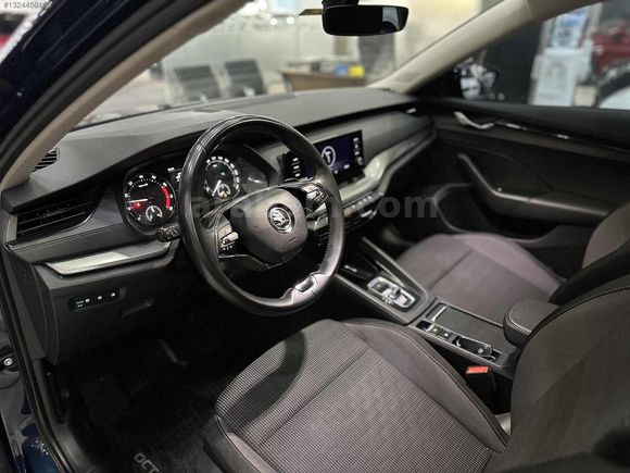 DEĞİŞENSİZ 2022 SKODA OCTAVİA E-TEC ELİTE CAR PLAY*LANSMAN RENK*