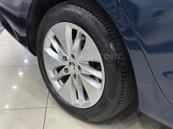 DEĞİŞENSİZ 2022 SKODA OCTAVİA E-TEC ELİTE CAR PLAY*LANSMAN RENK*