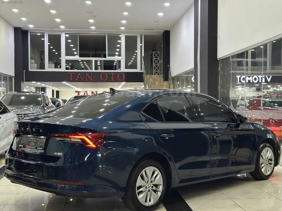 DEĞİŞENSİZ 2022 SKODA OCTAVİA E-TEC ELİTE CAR PLAY*LANSMAN RENK*