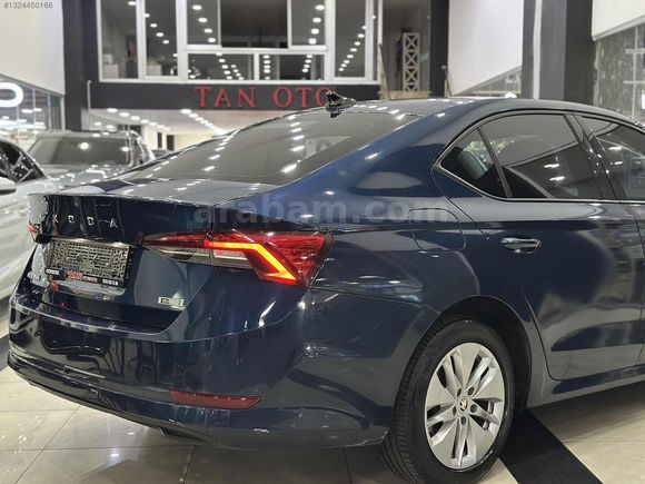 DEĞİŞENSİZ 2022 SKODA OCTAVİA E-TEC ELİTE CAR PLAY*LANSMAN RENK*