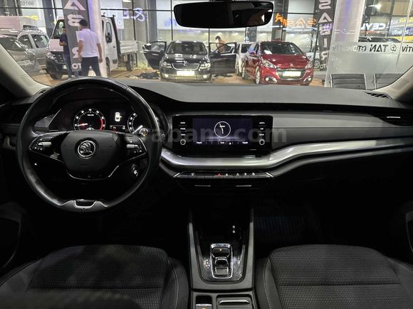 DEĞİŞENSİZ 2022 SKODA OCTAVİA E-TEC ELİTE CAR PLAY*LANSMAN RENK*