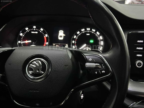 DEĞİŞENSİZ 2022 SKODA OCTAVİA E-TEC ELİTE CAR PLAY*LANSMAN RENK*