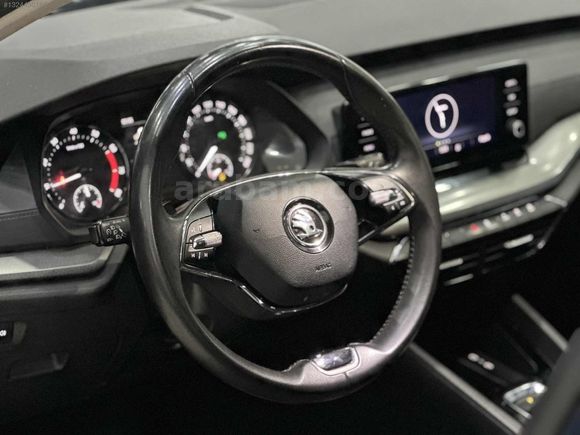 DEĞİŞENSİZ 2022 SKODA OCTAVİA E-TEC ELİTE CAR PLAY*LANSMAN RENK*