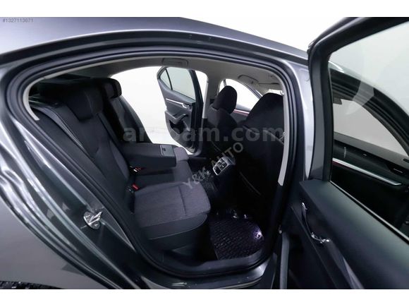 2023 SKODA OCTAVİA 1.0 e-TEC HAYALET EKRAN SERVİS BAKIMLI