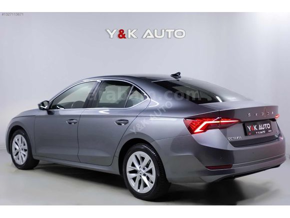 2023 SKODA OCTAVİA 1.0 e-TEC HAYALET EKRAN SERVİS BAKIMLI