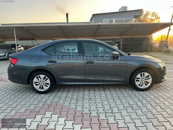 2021 HATASIZ OCTAVİA ELIT 1.0 TCE DSG SERVIS BAKIMLI