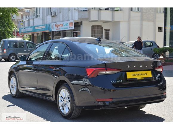 EKSPRES PLAZA'DAN 2022 SKODA OCTAVİA 1.0 e-TEC ELİTE