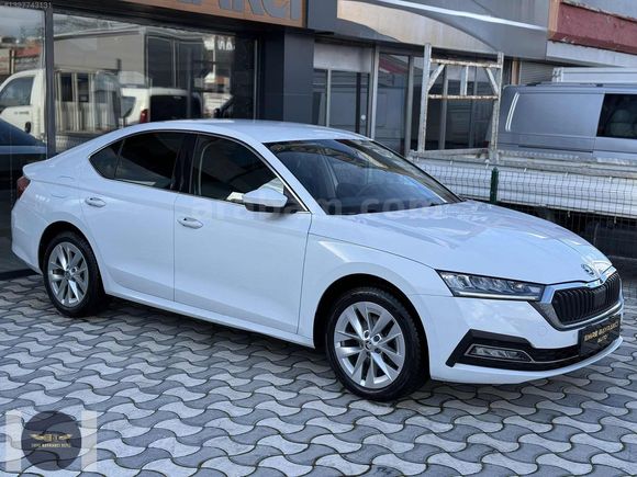 2022 SKODA OCTAVIA 1.0 E-TEC 110 BG DSG PREMIUM HATASZ 103.000KM