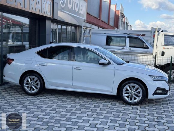 2022 SKODA OCTAVIA 1.0 E-TEC 110 BG DSG PREMIUM HATASZ 103.000KM