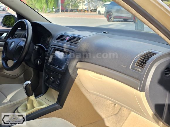 SKODA OCTAVİA 1.6 ELEGANCE 102 BG DEĞİŞENSİZ TERTEMİZ