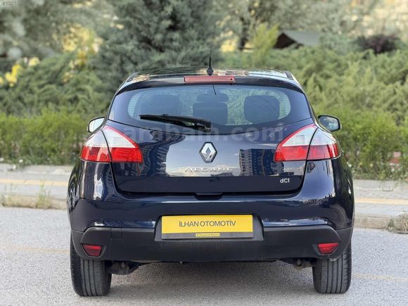 2013 MEGANE OTOMATİK DEĞİŞENSİZ EKONOMİK AİLE ARACI