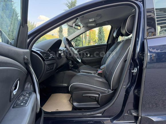 2013 MEGANE OTOMATİK DEĞİŞENSİZ EKONOMİK AİLE ARACI