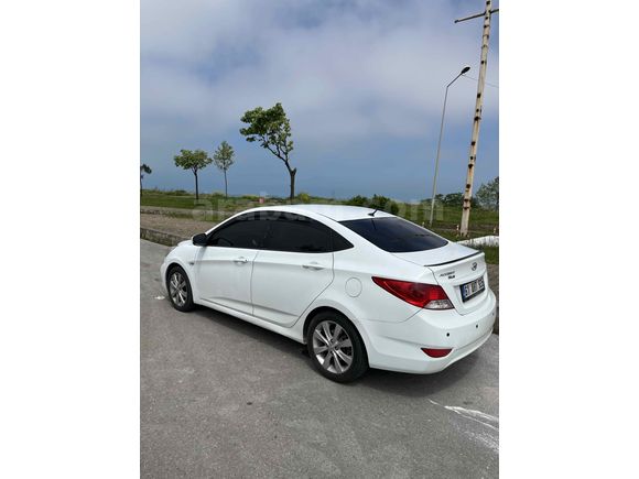 Sahibinden Hyundai Accent Blue 1.6 CRDI Mode Plus 2015 Model 