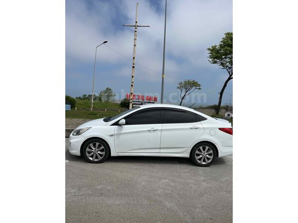 Sahibinden Hyundai Accent Blue 1.6 CRDI Mode Plus 2015 Model 