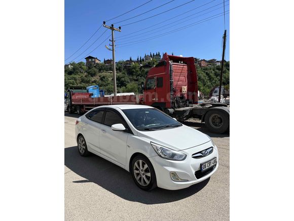 Sahibinden Hyundai Accent Blue 1.6 CRDI Mode Plus 2015 Model 