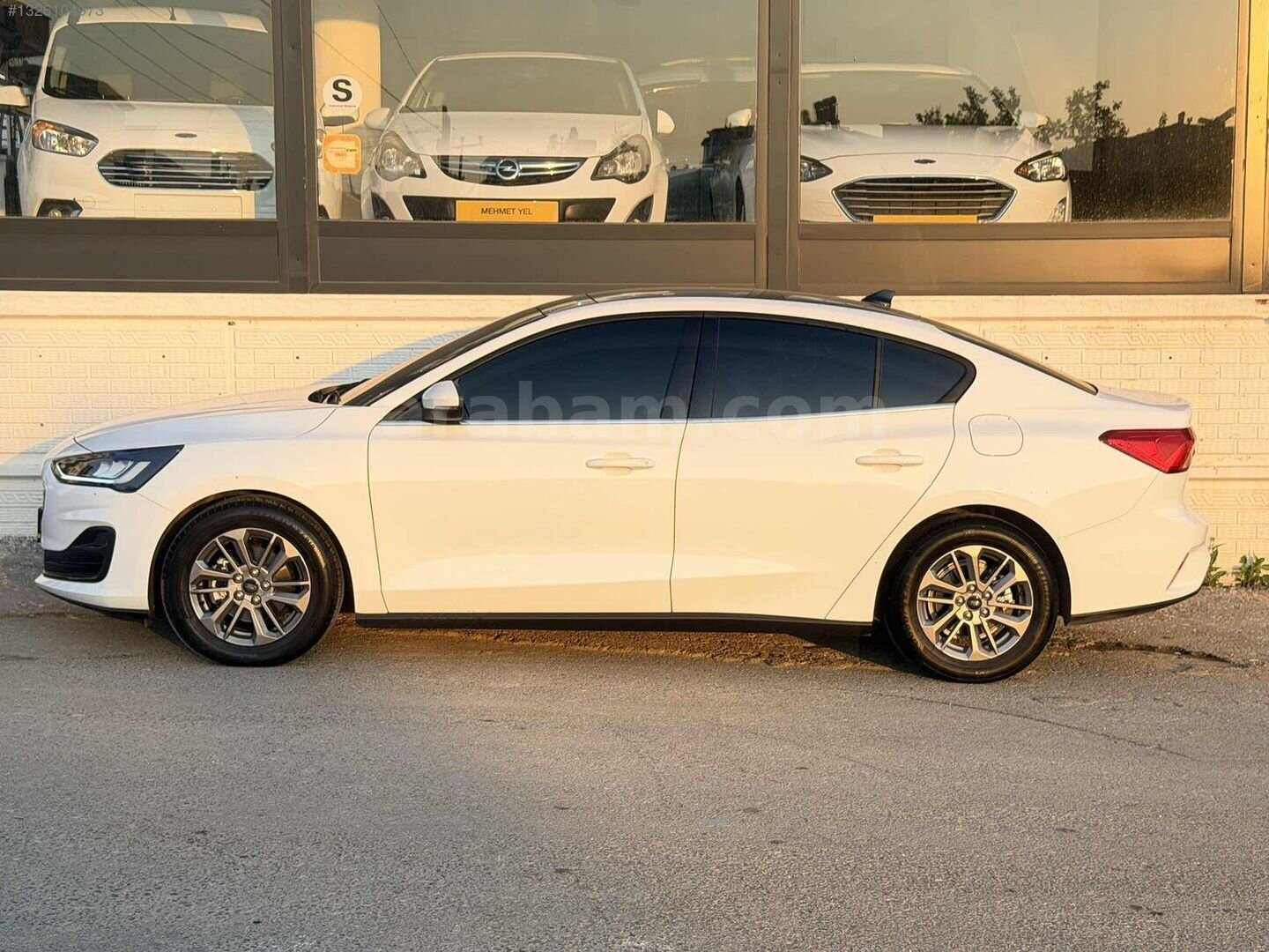 Galeriden Ford Focus 1.5 TDCi Titanium 2024 Model Antalya 14.000 km Beyaz 6