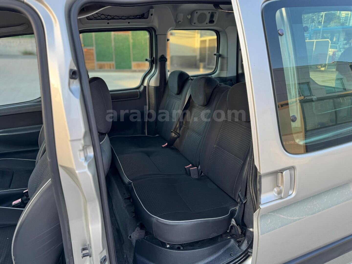 Galeriden Peugeot Partner 2.0 HDI 2006 Model Mersin 300.000 km Gri (Gümüş) 6