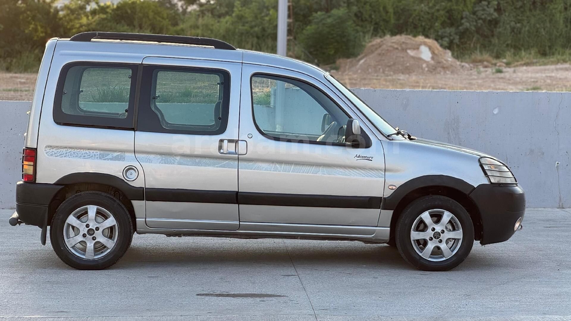 Galeriden Peugeot Partner 2.0 HDI 2006 Model Mersin 300.000 km Gri (Gümüş) 2