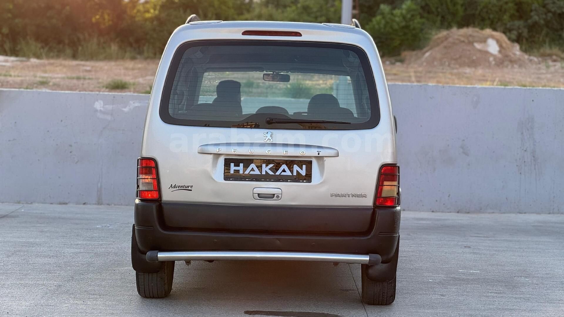 Galeriden Peugeot Partner 2.0 HDI 2006 Model Mersin 300.000 km Gri (Gümüş) 3