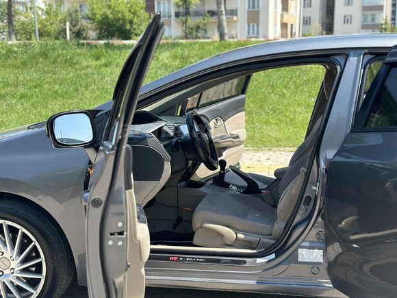 2012 FB7 HONDA CİVİC 130 BİN KM TERTEMİZ